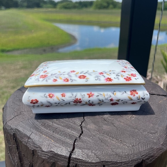 Floral Jewelry Box with Red and Gold Accents - Picture 6 of 9